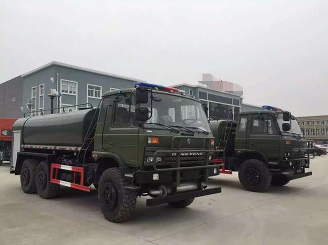 東風6驅沙漠越野綠化噴灑車